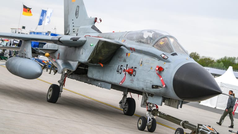 Ein Tornado der Bundeswehr: Der neue Kampfjet von Airbus und Dassault soll zunächst die alten Flugzeuge ergänzen und später ganz ersetzen.