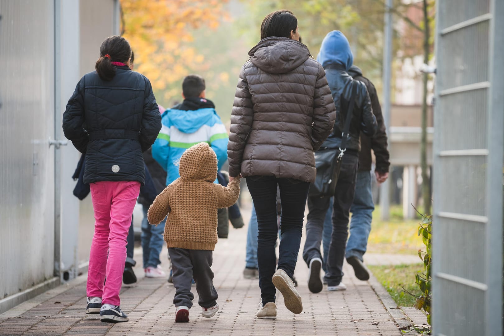 Flüchtlinge in einer Rückführungseinrichtung in Bayern.Innenminister Horst Seehofer plant, Asylbewerber künftig für die Dauer des Asylverfahrens in Abschiebezentren unterzubringen.