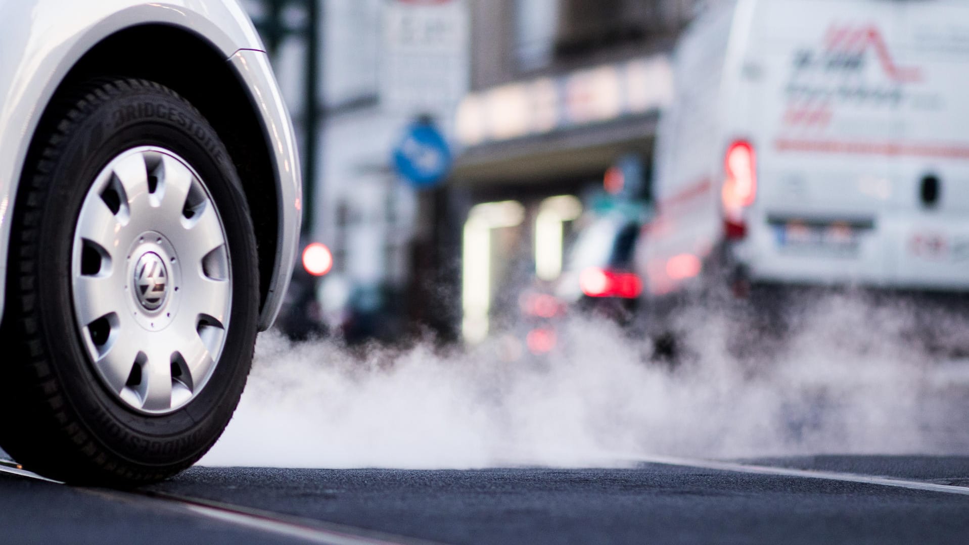 Abgase auf der Corneliusstraße in Düsseldorf: Deutsche Autokonzerne sollen für den Abgas-Skandal keine Sanktionen gezahlt haben.