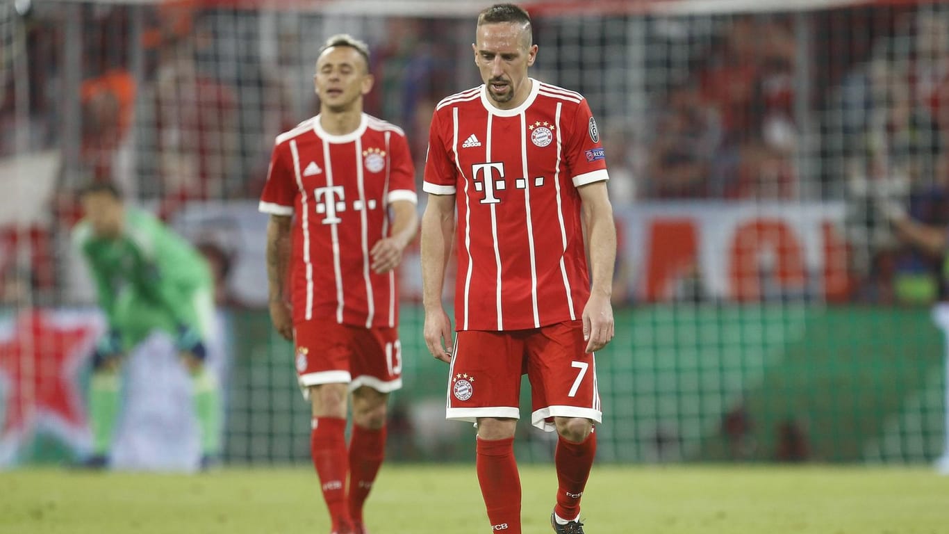 Enttäuscht: Bayerns Rafinha und Franck Ribéry (v. li.).