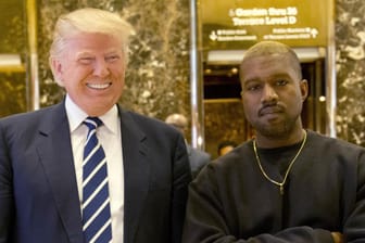 Kanye West und US-Präsident Donald Trump 2016 gemeinsam im Trump Tower. Der US-Rapper hält Trump für einen "Bruder".