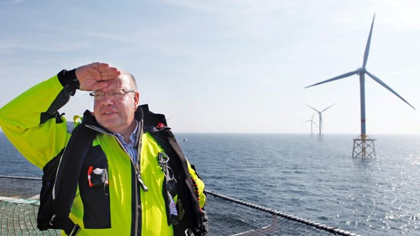 Peter Altmaier im Windpark Alpha Ventus in der Nordsee vor Borkum.