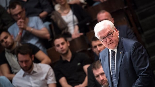 Bundespräsident Frank-Walter Steinmeier hält an der Universität Freiburg in der Schweiz eine Rede. Bundespräsident Frank-Walter Steinmeier hält an der Universität Freiburg in der Schweiz eine Rede.