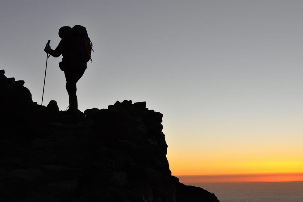 Teneriffa: Aufstieg auf den Vulkan Teide bei Sonnenaufgang.