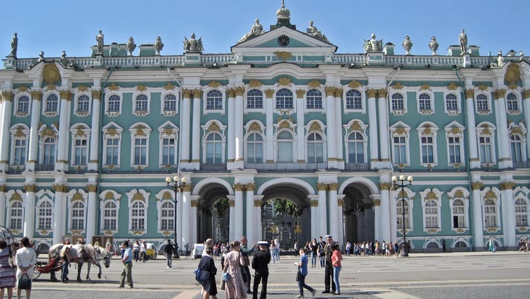 Der Winterpalast in St. Petersburg: Das weltberühmte Kunstmuseum Eremitage ist hier untergebracht.