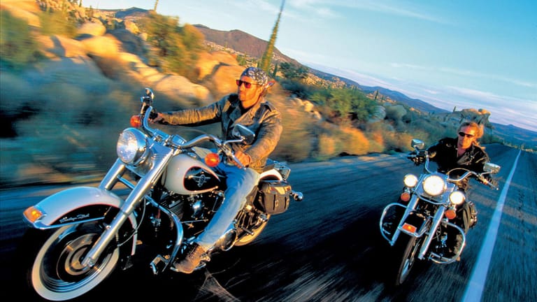 Harley-Fahrer auf Tour: In Nevada fühlt man sich fast wie Jack Nicholson und Peter Fonda im Klassiker "Easy Rider".