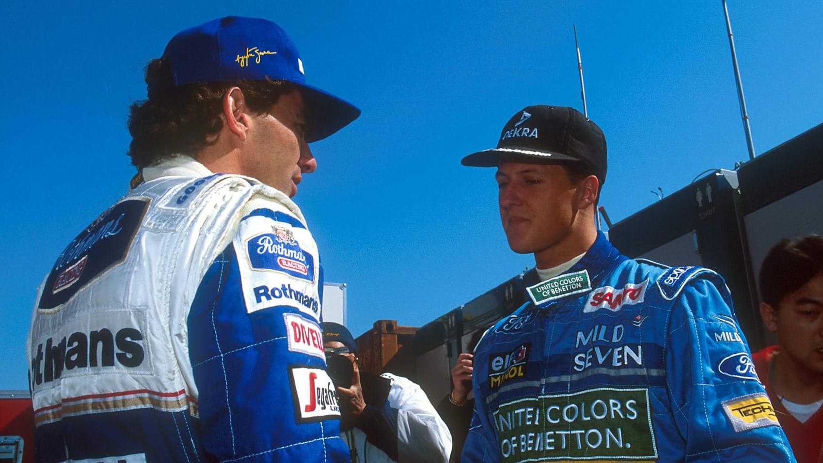 Legenden der Formel 1: Ayrton Senna (links) im Gespräch mit Michael Schumacher.