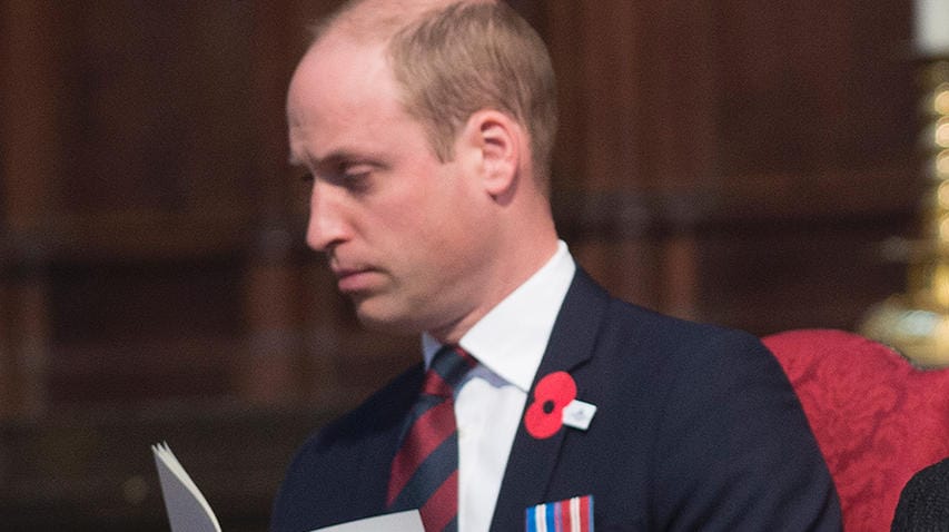 Prinz William: Bei einem Gottesdienst viel es dem jetzigen Dreifachvater sichtlich schwer, die Augen offen zu halten. Prinz William: Bei einem Gottesdienst viel es dem jetzigen Dreifachvater sichtlich schwer, die Augen offen zu halten.