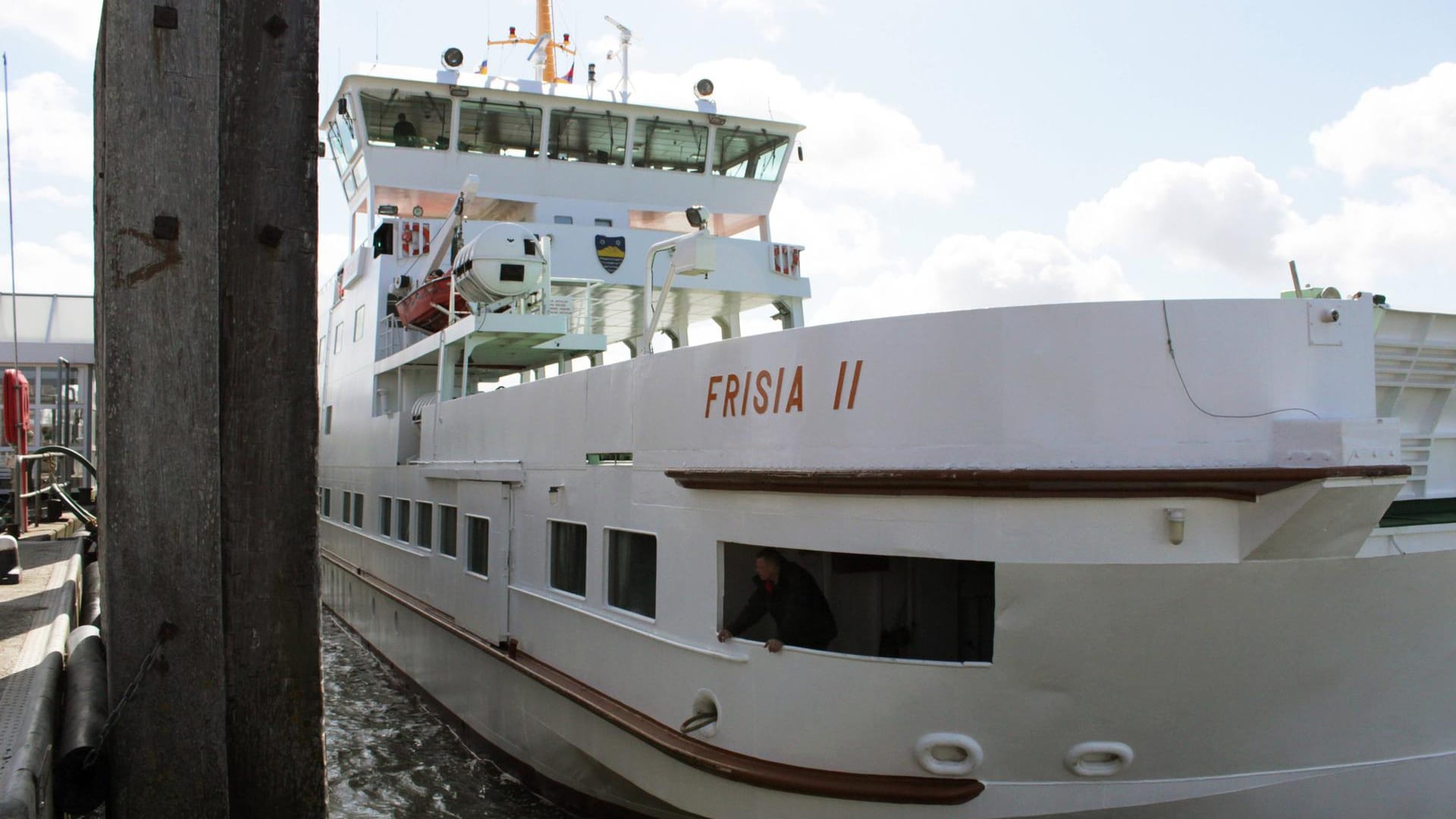 Nordseefähre Frisia 2 im Hafen von Norddeich Mole