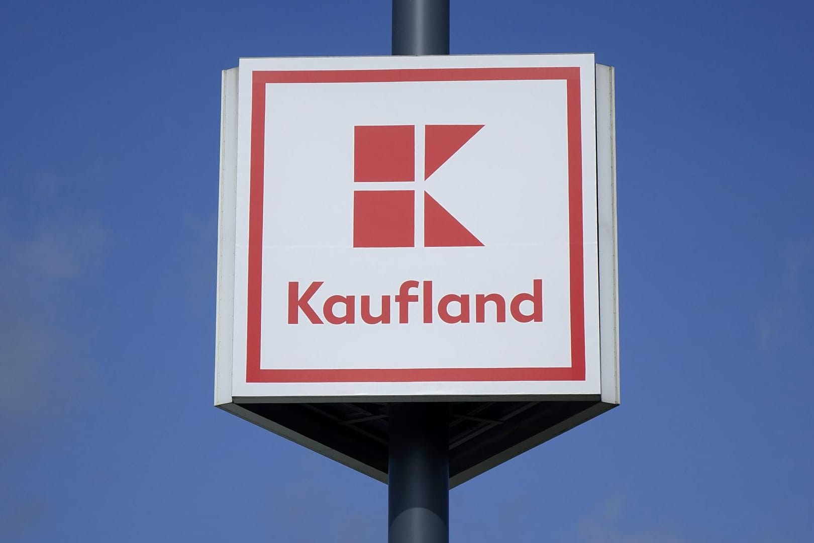 Logo von Kaufland: Das zurückgerufene Putenhacksteak wurde deutschlandweit in den Filialen angeboten.