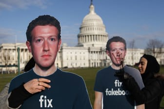 Protest gegen Zuckerberg in Washington