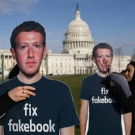 Protest gegen Zuckerberg in Washington