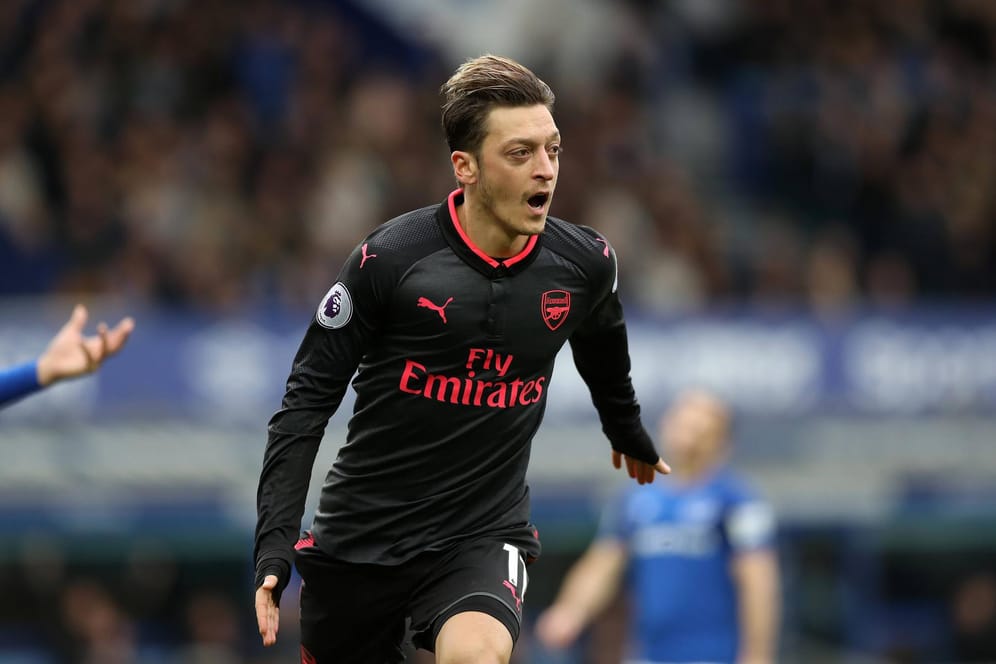 Mesut Özil: Der deutsche Nationalspieler will mit den Gunners die Europa League gewinnen.