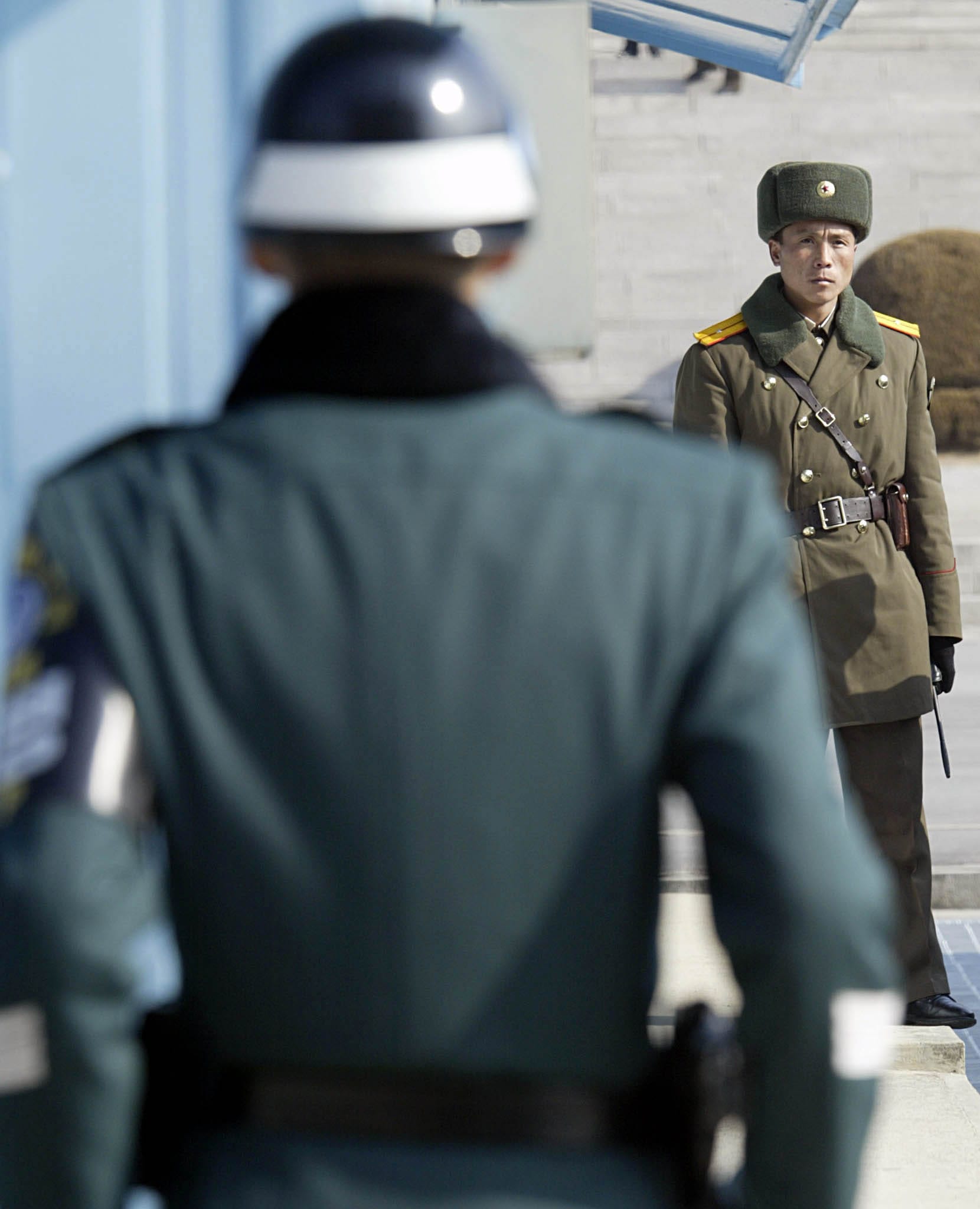 Auge in Auge: Soldaten aus Nord- und Südkorea stechen sich in Panmunjom so nah gegenüber, wie sonst nirgendwo an der Grenze.