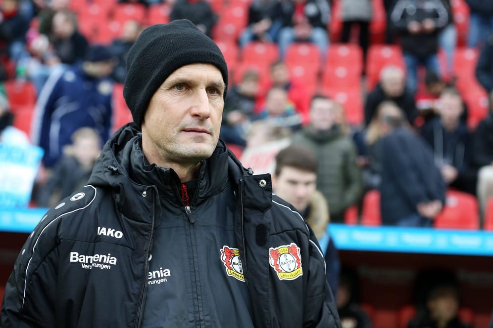 Leverkusens Trainer Heiko Herrlich trifft am 32. Spieltag mit seiner Mannschaft auf Stuttgart.