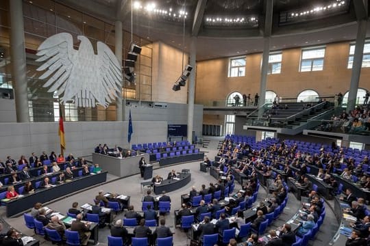 Ein Bericht der Bundesregierung zur Religionsfreiheit ist Thema einer Debatte des Deutschen Bundestags.