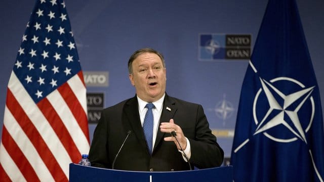 Mike Pompeo spricht bei einer Pressekonferenz über die Ergebnisse des Nato-Außenministertreffens. Mike Pompeo spricht bei einer Pressekonferenz über die Ergebnisse des Nato-Außenministertreffens.