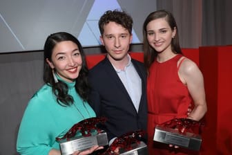 Die Preisträger (l-r): Mia Spengler ("Bester Debütfilm"), Jonathan Berlin ("Bester Schauspieler") und Lisa Vicari ("Beste Schauspielerin").