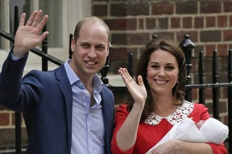 Der Junge von Prinz William und Herzogin Kate hat einen Namen: Er heißt Louis Arthur Charles.