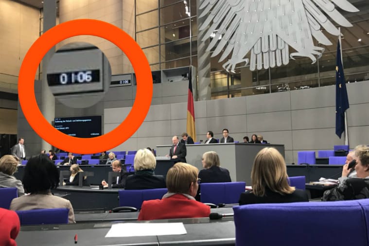 "Letzter Redner vor Sonnenaufgang": CSU-Abgeordneter Max Straubinger begann um 1.06 Uhr seinen Beitrag, nutzte die Zeit aber nicht mehr komplett aus. Das Foto hat der Kieler SPD-Abgeordnete Mathias Stein gemacht.