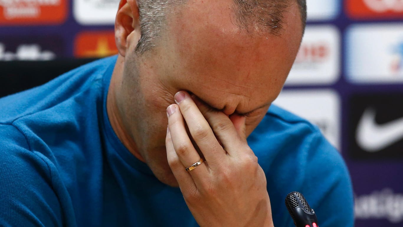 Andres Iniesta verkündet seinen Abschied: Der Klub-Legende des FC Barcelona kamen die Tränen.