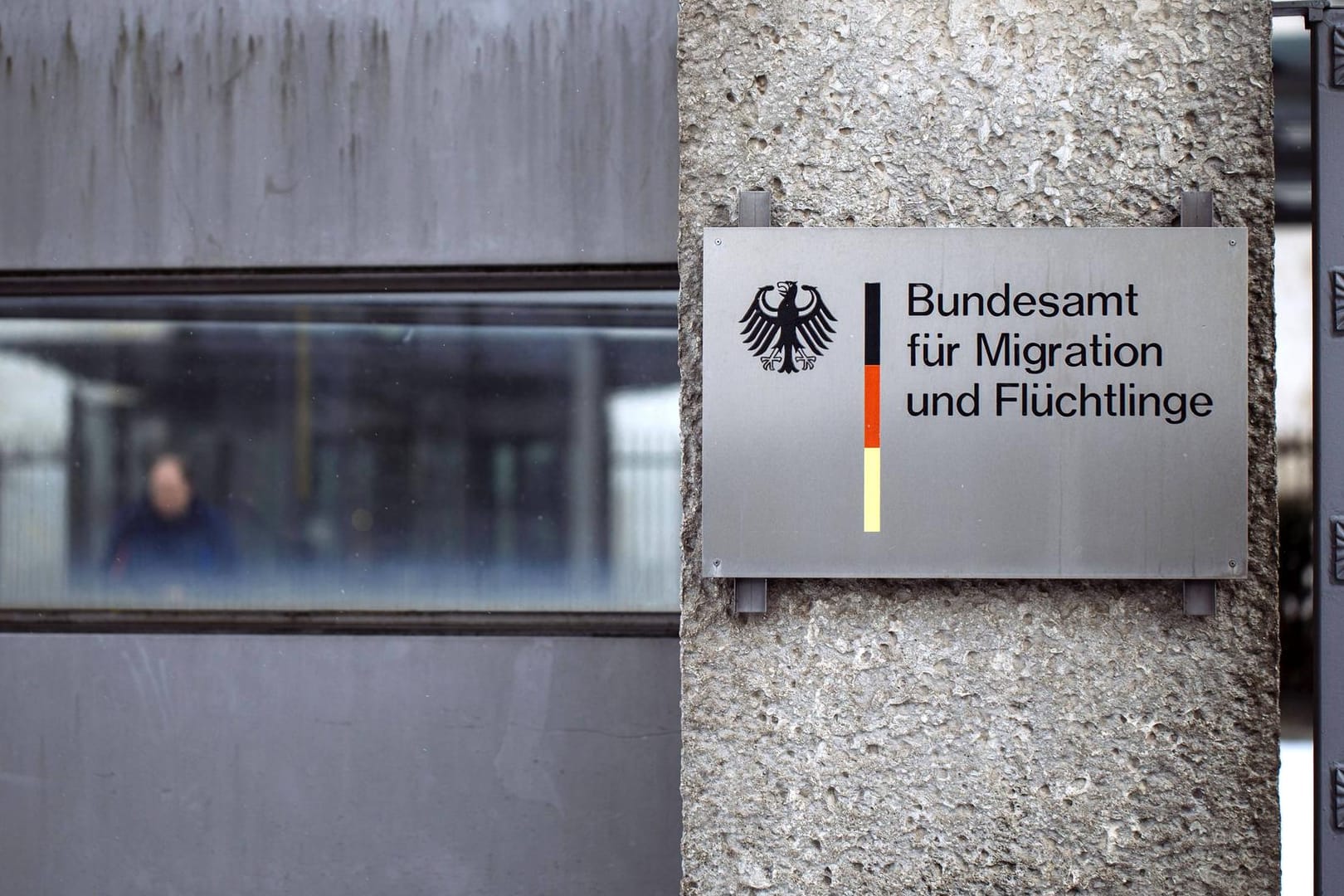 Bundesamt für Migration und Flüchtlinge: Neue Details über die Hintergründe der fälschlich bewilligten Asylanträge kamen ans Licht.