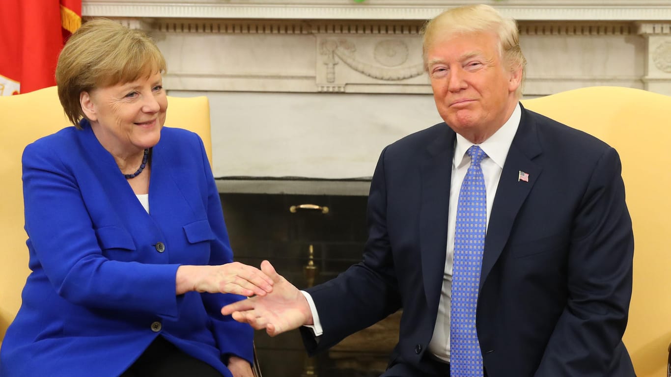 Trump in Merkel im Weißen Haus: Der US-Präsident empfing die Kanzlerin für ein kurzes Arbeitstreffen.