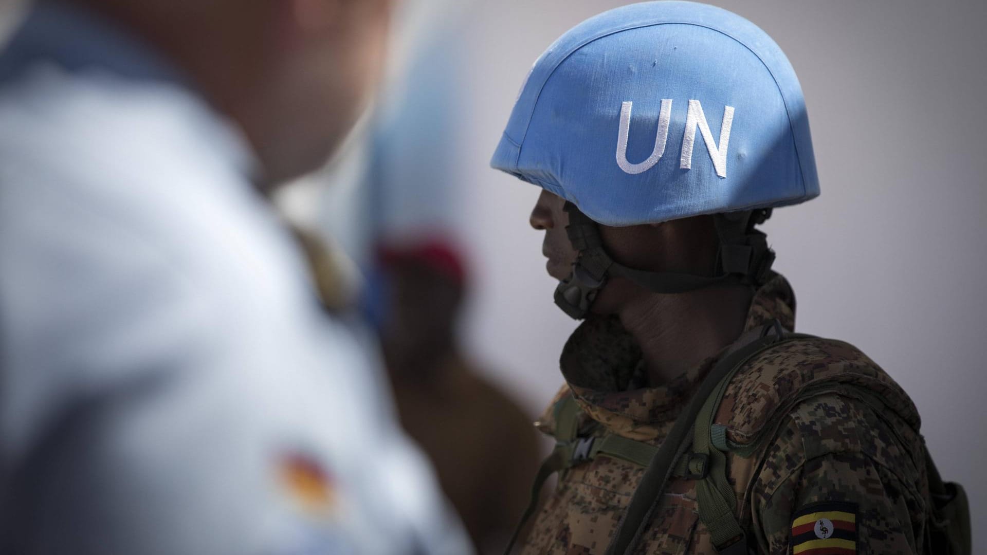 Ein Blauhelm-Soldat (Archivbild): Grenzsoldaten aus Österreich sollen syrische Polizisten am Golan nicht vor einer Todesfalle gewarnt haben. Ein Blauhelm-Soldat (Archivbild): Grenzsoldaten aus Österreich sollen syrische Polizisten am Golan nicht vor einer Todesfalle gewarnt haben.