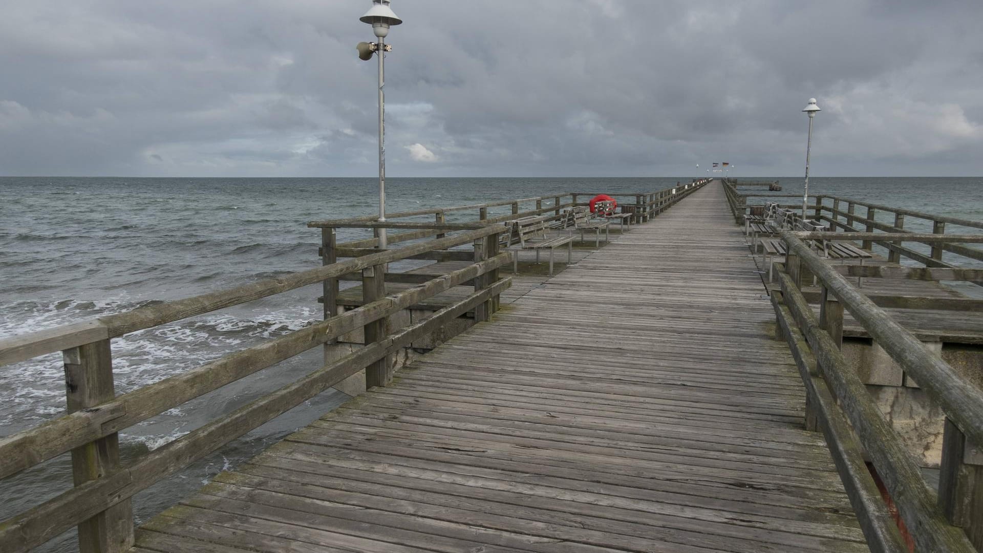 Die Seebrücke in Prerow: In Stralsund wurden drei vor teilweise vor über 10 Jahren gestohlene Portemonnaies gefunden.