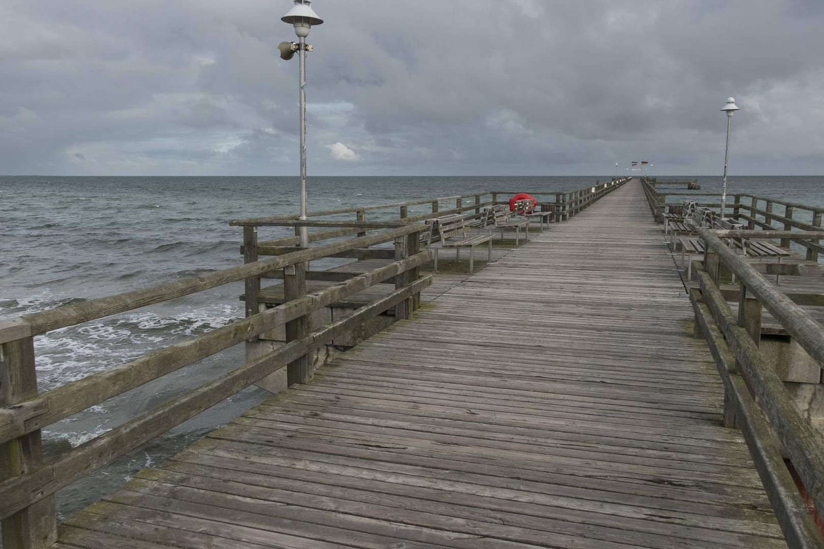 Die Seebrücke in Prerow: In Stralsund wurden drei vor teilweise vor über 10 Jahren gestohlene Portemonnaies gefunden.