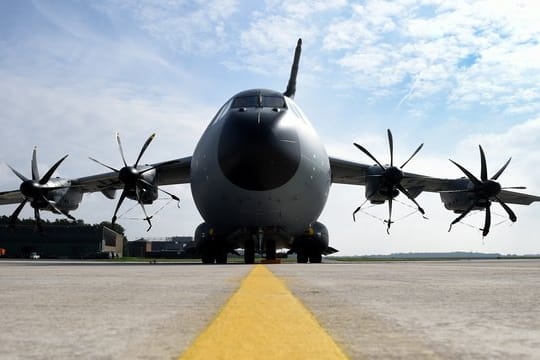 Ein A400M-Militärtransporter der Luftwaffe.