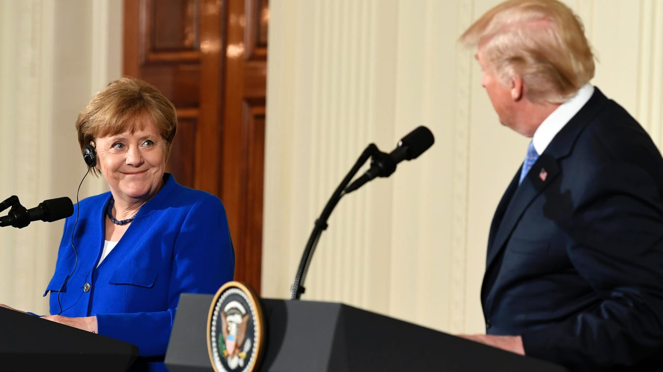 Angela Merkel und Donald Trump bei der Pressekonferenz in Washington: Die Kanzlerin ist nicht die erste Ansprechpartnerin des US-Präsidenten in Europa, meinen die Kommentatoren.