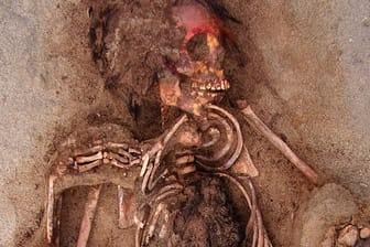 Eines der Kinderskelette, das die Archäologen an der Opferstätte entdeckten: Die Forscher gehen davon aus, dass den Kindern das Herz herausgeschnitten wurde.