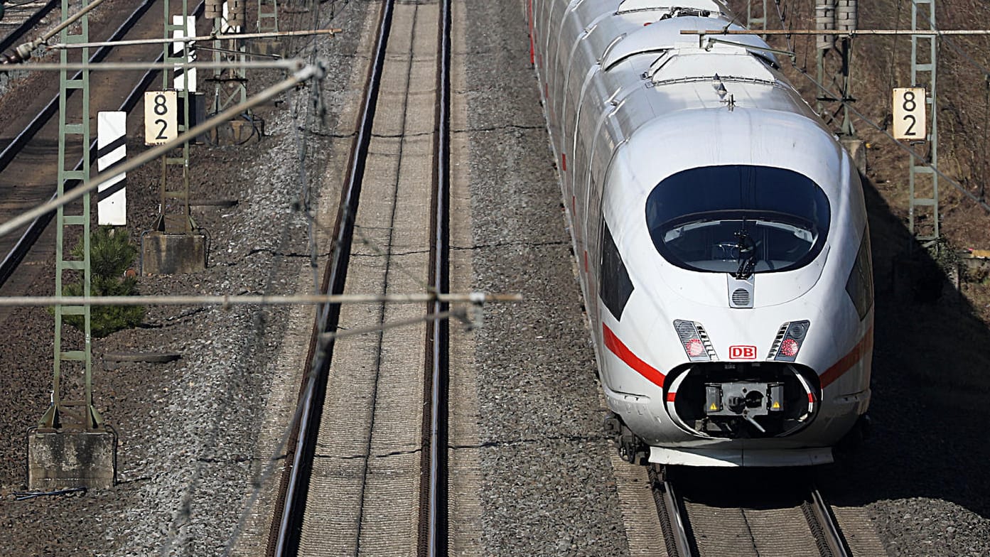 Zugverspätungen: Wintereinbruch und Großstörungen führten im März zu einer schlechten Bahn-Bilanz.