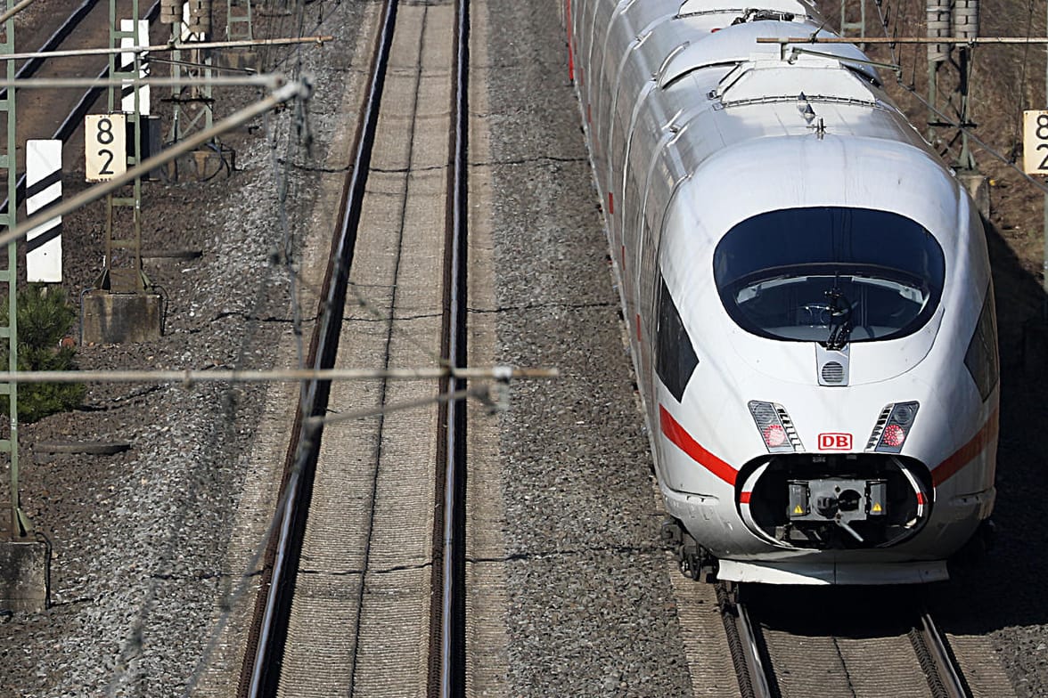 Zugverspätungen: Wintereinbruch und Großstörungen führten im März zu einer schlechten Bahn-Bilanz.