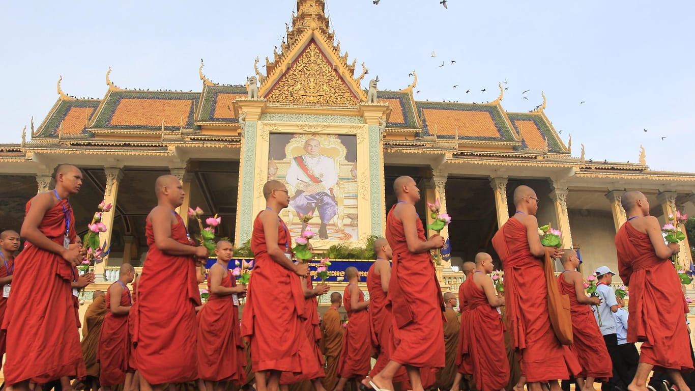 Buddhistische Mönche in der Hauptstadt Phnom Penh: Wegen seiner Geschichte und seiner Religion gibt es in Kambodscha mehr Feiertage als in jedem anderen Land.
