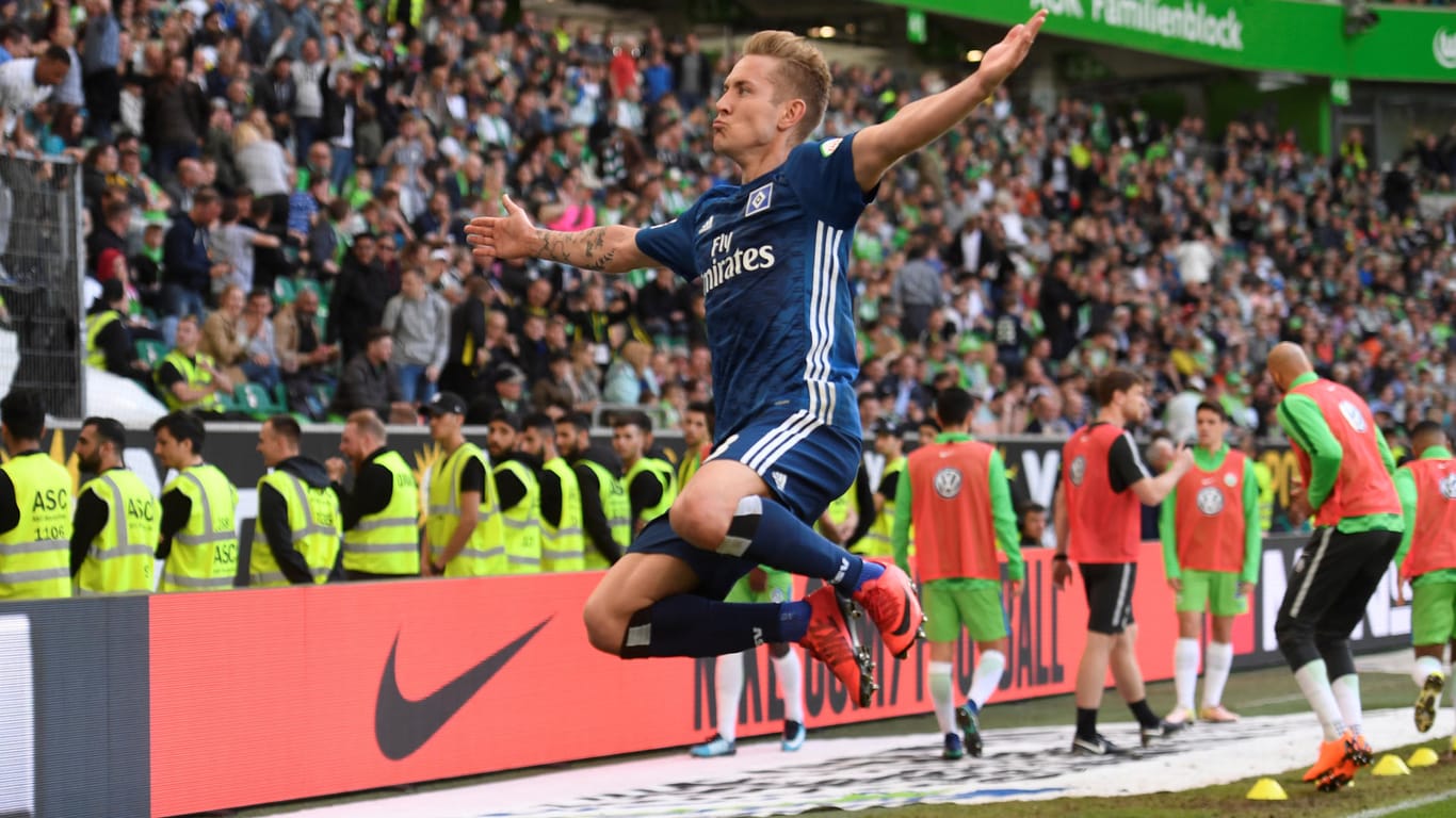 Ausgelassener Jubel: Lewis Holtby feiert sein Tor gegen Wolfsburg.