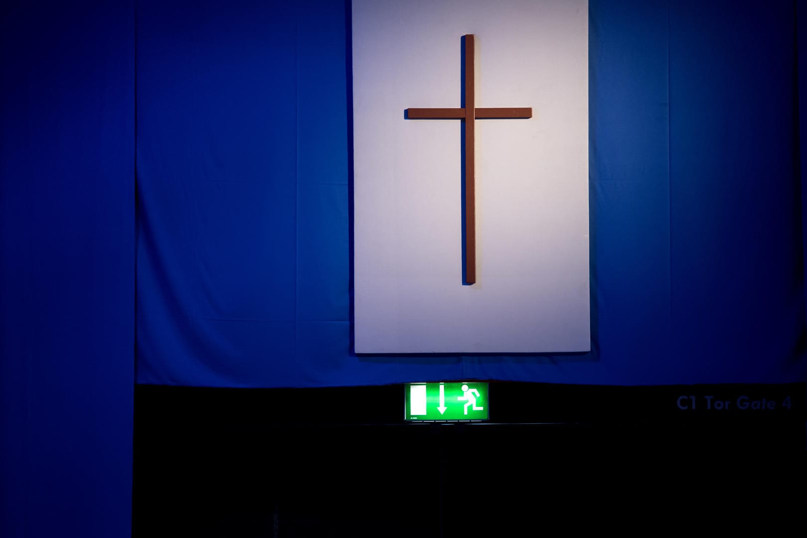 Christliches Kreuz: Bayerns Ministerpräsident Markus Söder macht das religiöse Symbol zur Pflicht in bayerischen Behörden, die Deutschen lehnen dies allerdings mehrheitlich ab.