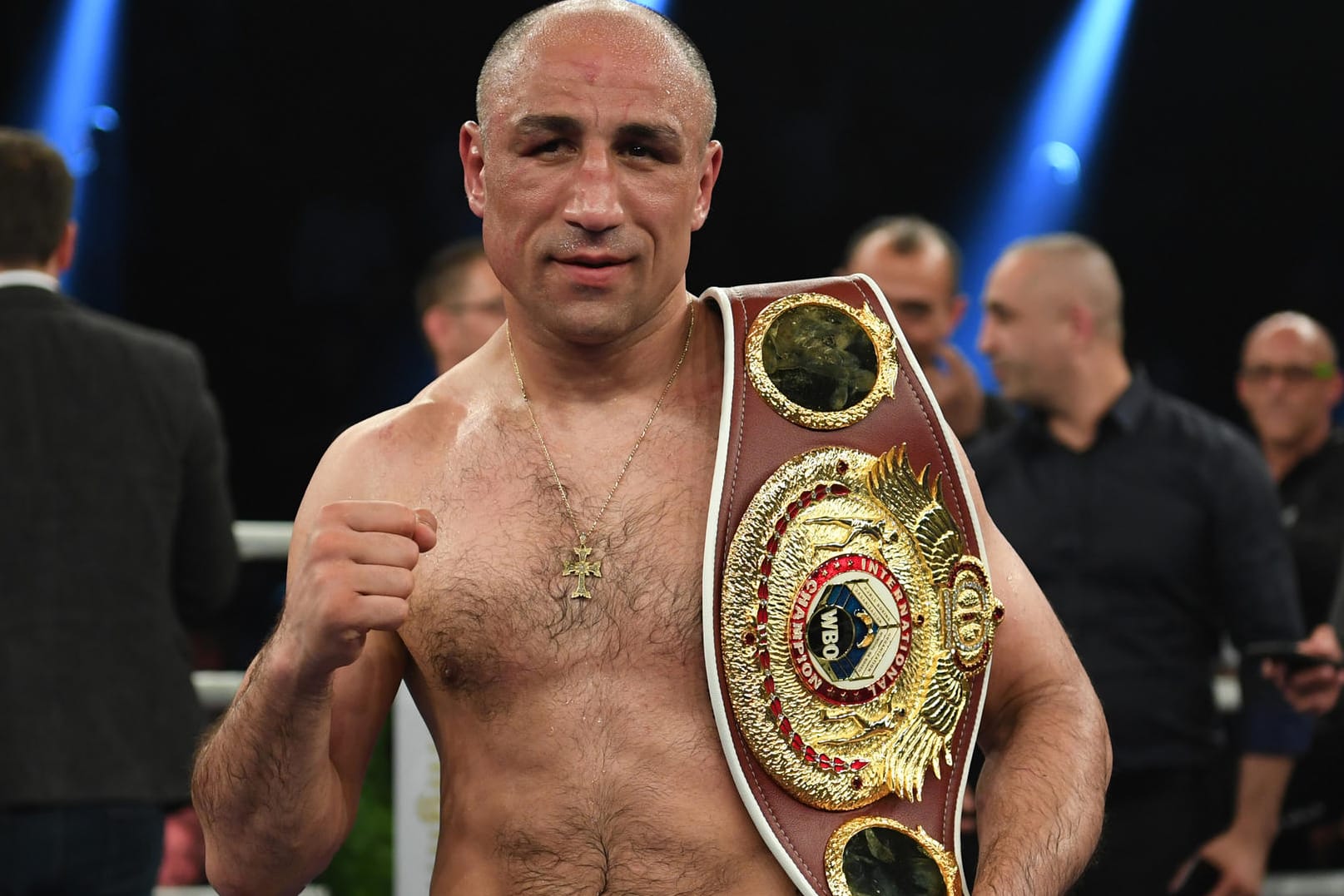 Umstrittener Sieg: Arthur Abraham feiert seinen Erfolg gegen Patrick Nielsen.