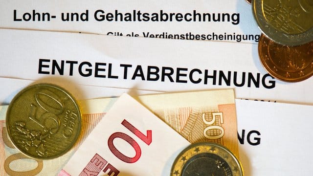 Ende 2016 verdienten 17,7 Prozent aller sozialversicherungspflichtig Vollzeitbeschäftigten weniger als 2000 Euro brutto im Monat.