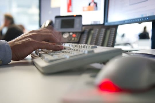 Der DGB warnt vor "moderner Sklaverei" durch die Digitalisierung.