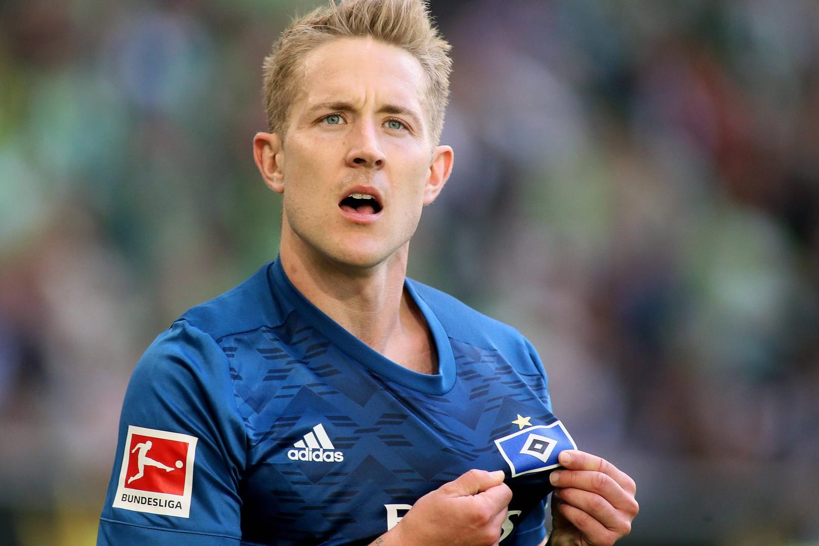 Lewis Holtby feiert sein Tor zum 2:0 beim VfL Wolfsburg. Das Signal: "Mein Herz schlägt für den HSV"