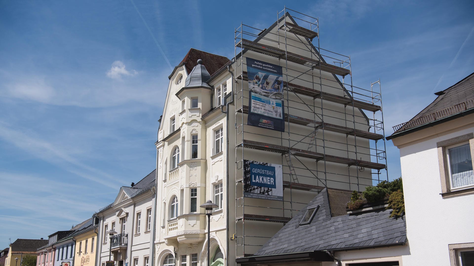 Hausfassade Eugen Gomringers Heimatstadt Rehau: Hier soll das umstrittene Gedicht angebracht werden.