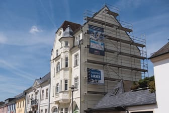 Hausfassade Eugen Gomringers Heimatstadt Rehau: Hier soll das umstrittene Gedicht angebracht werden.