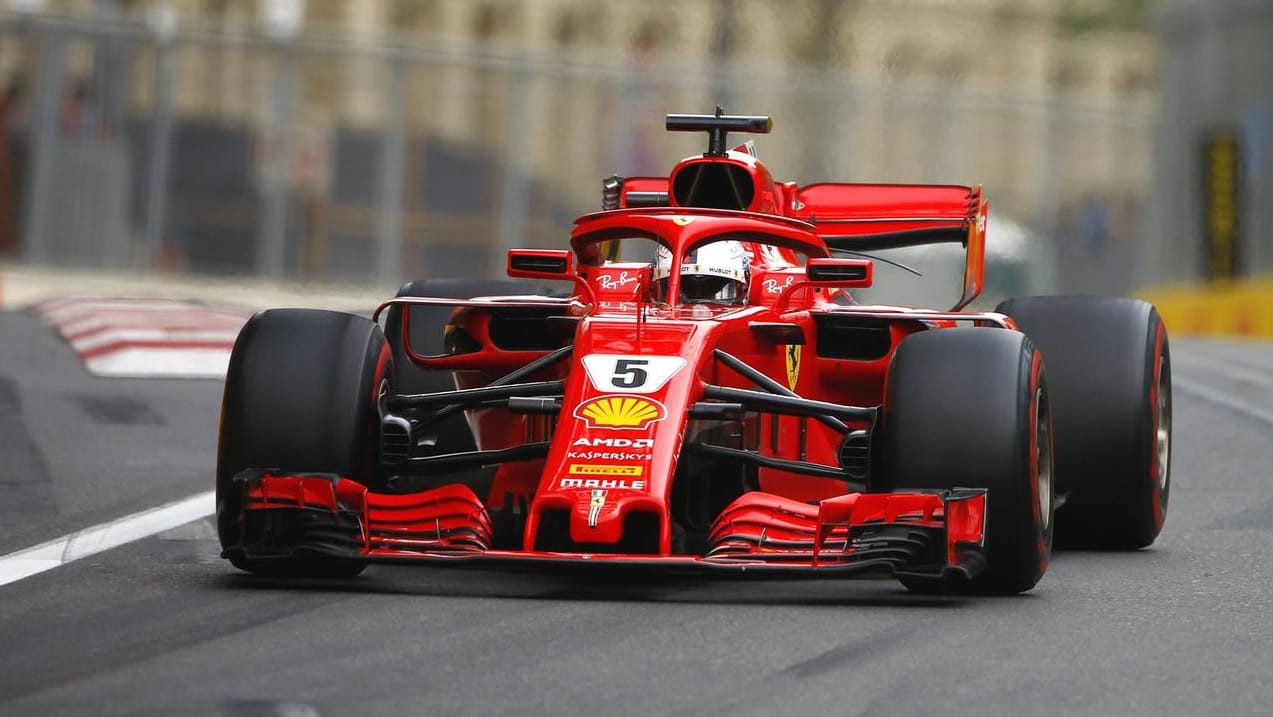 Vettel auf der Strecke in Baku.
