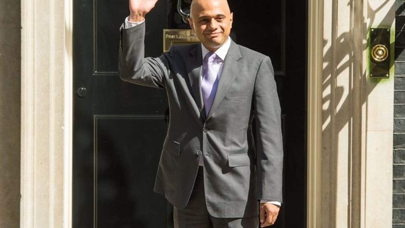 Sajid Javid vor der 10 Downing Street im Londoner Stadtteil Westminster.