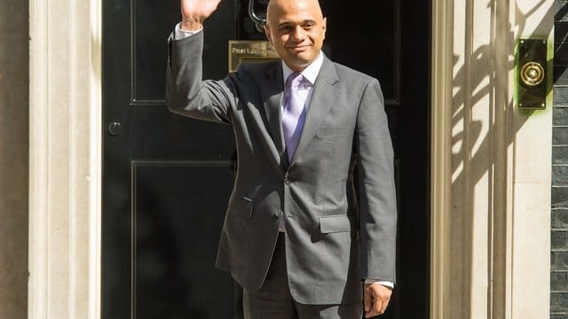 Sajid Javid vor der 10 Downing Street im Londoner Stadtteil Westminster. Sajid Javid vor der 10 Downing Street im Londoner Stadtteil Westminster.