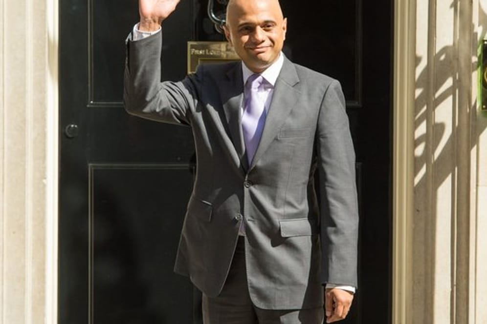 Sajid Javid vor der 10 Downing Street im Londoner Stadtteil Westminster.