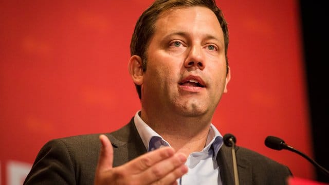 SPD-Generalsekretär Lars Klingbeil fordert für Internetkonzerne wie Facebook und Co eine weitgehende Regulierung. SPD-Generalsekretär Lars Klingbeil fordert für Internetkonzerne wie Facebook und Co eine weitgehende Regulierung.