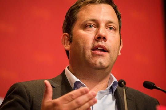 SPD-Generalsekretär Lars Klingbeil fordert für Internetkonzerne wie Facebook und Co eine weitgehende Regulierung.